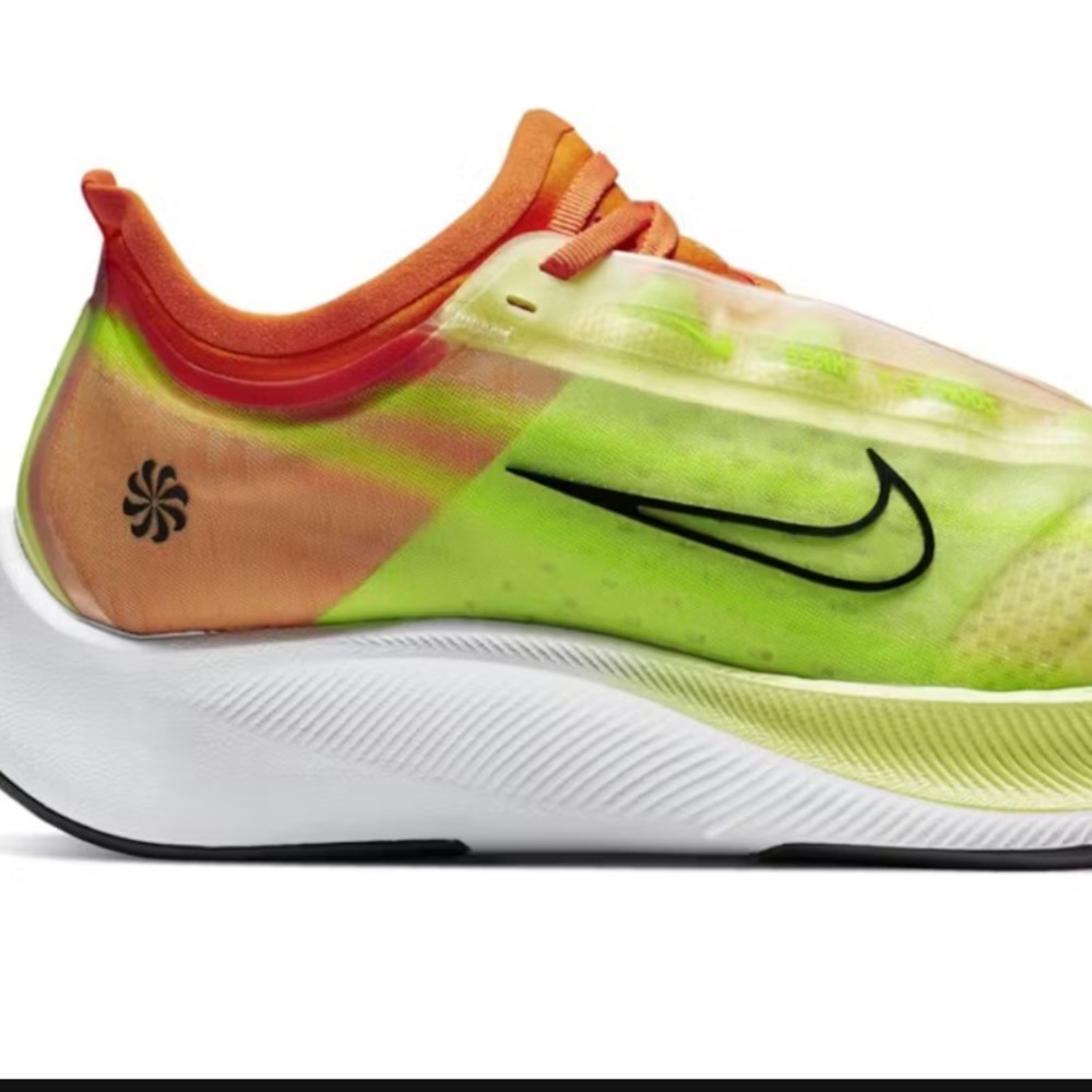 Nike Women's Zoom Fly 3 Rise Size 7.5